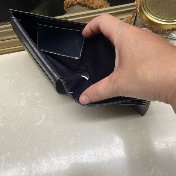 Calvin Klein Leather Wallet. UNISEX - Picture 8 of 11